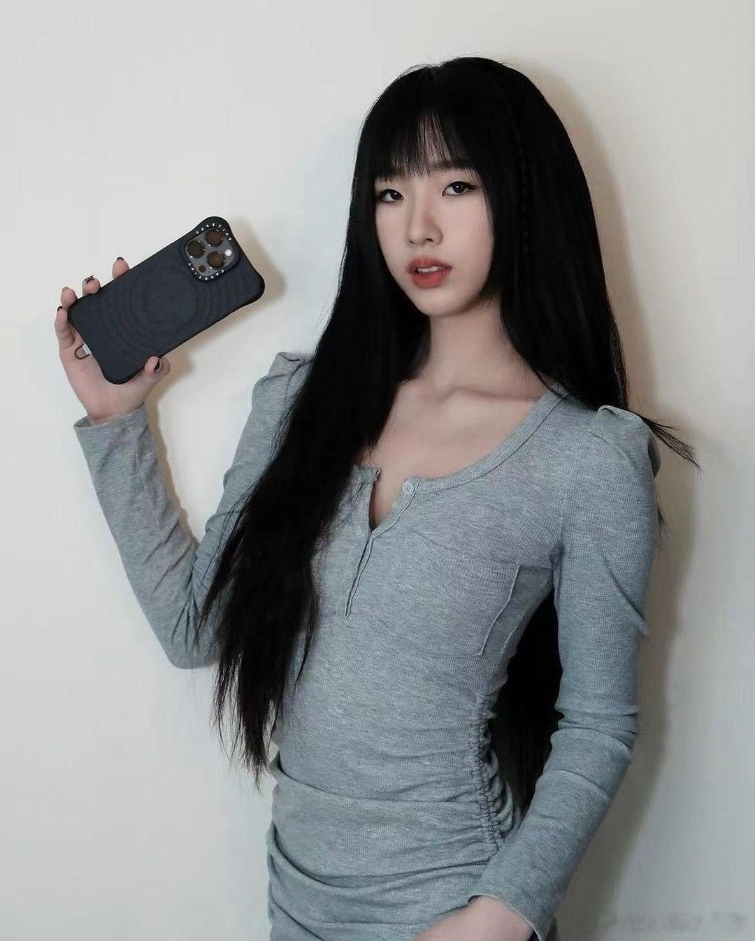 小S的两颗摇钱树，大女儿Elly和二女儿Lily，身材都好出众！ ​​​