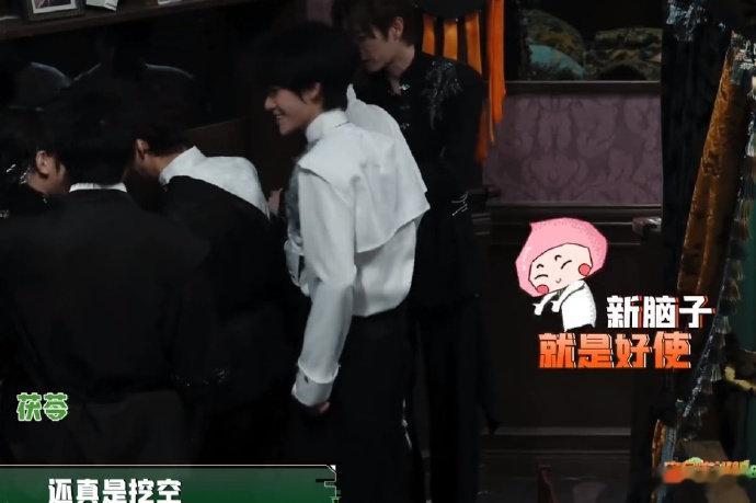 张真源张真源解谜实力密室大逃脱专注认真的模样太帅，张真源完成酸度排序解谜，兼顾大