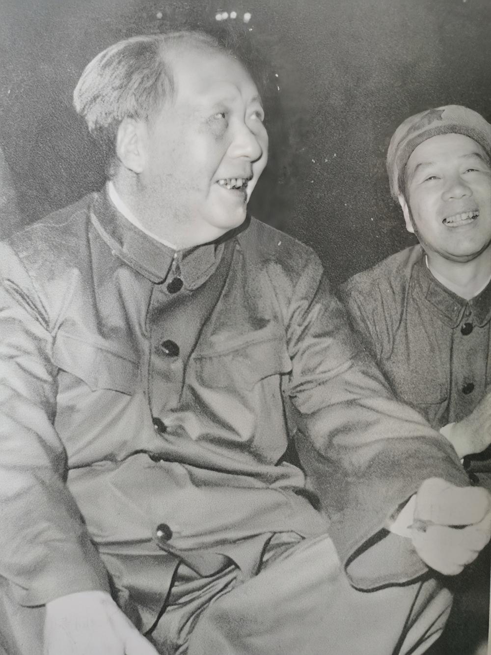 晚年回首漫长的戎马生涯，开国上将杨成武常常提起自己跟随毛主席走过的岁月。从苏区时