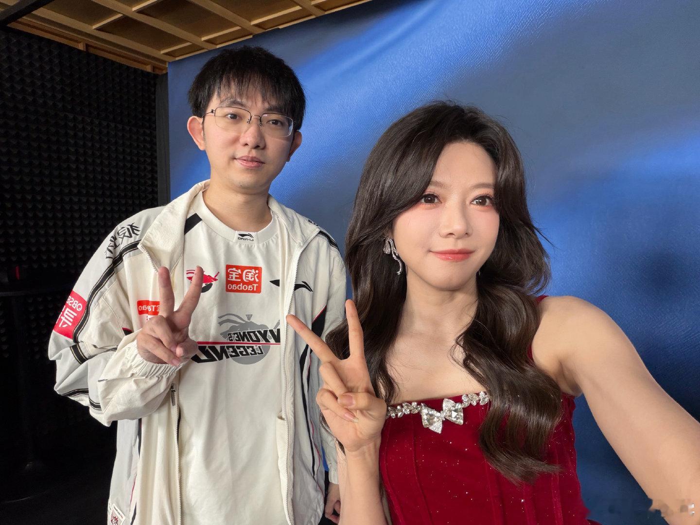 分享和Flandre和Xiaohu的合影虎叔叔依旧淡淡幽默感😂 al碾压wbg