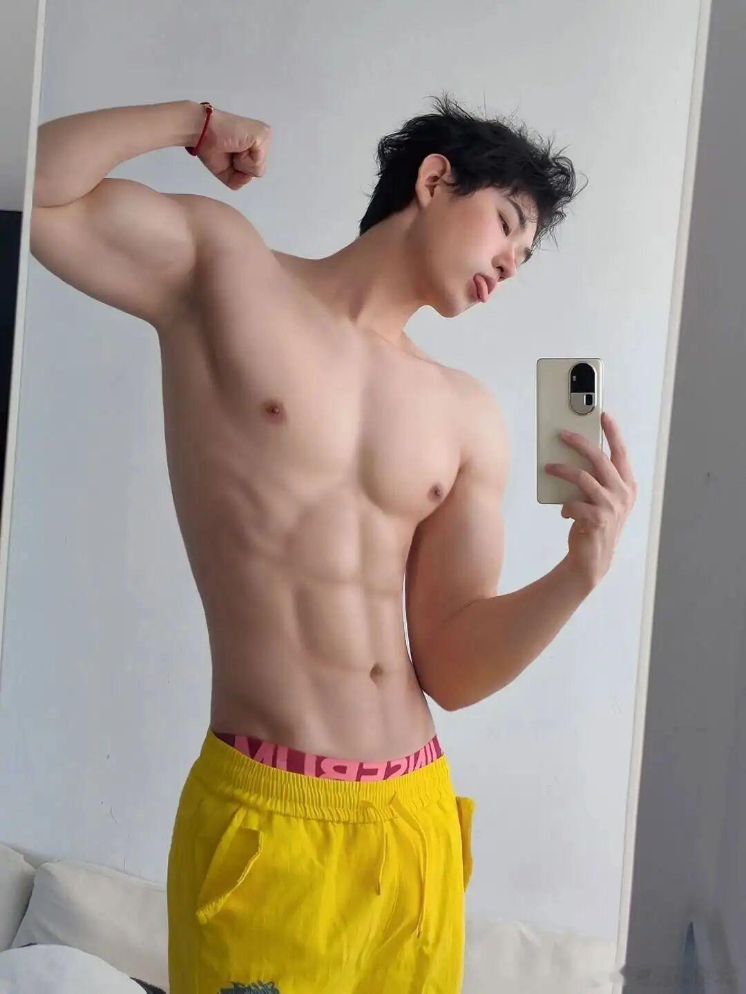 很棒的身材太喜欢呀体育生 ​​​