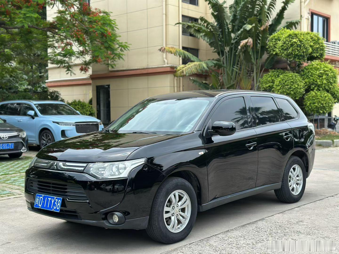 这台欧蓝德买回来也半年多了，没人看车为什么？2014年上牌，车况也没问题，是长得