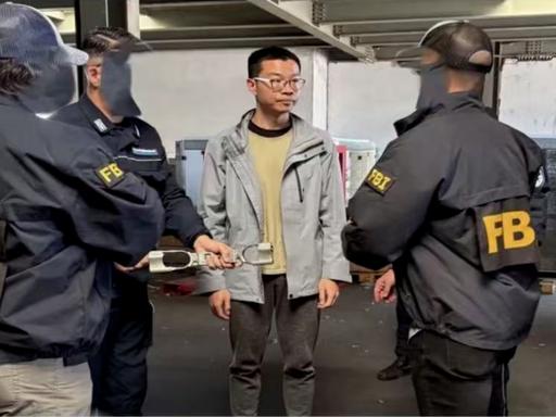 徐泽伟已经被引渡到美国，无力回天。可很多人始终没看清一点，能真正给他留一线生机的