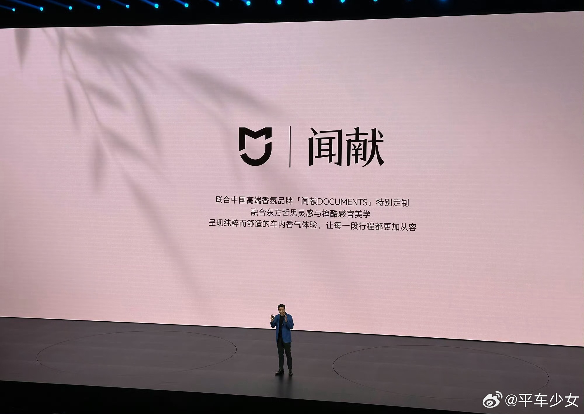 新一代SU7内饰这次升级真挺走心，一共四款配色，米色和紫色都超好看～三层环绕式氛