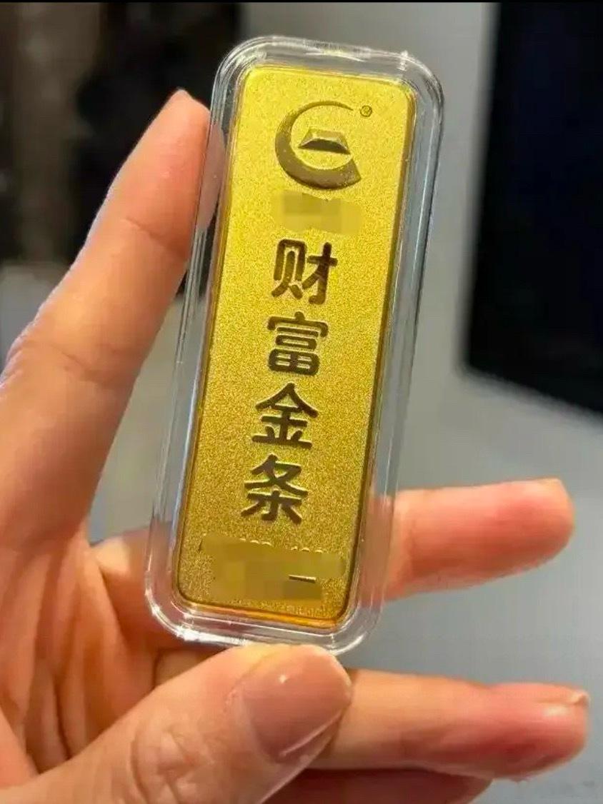 2700克金条388元购入1121元出手  2月13日湖北武汉，有顾客成功回购5