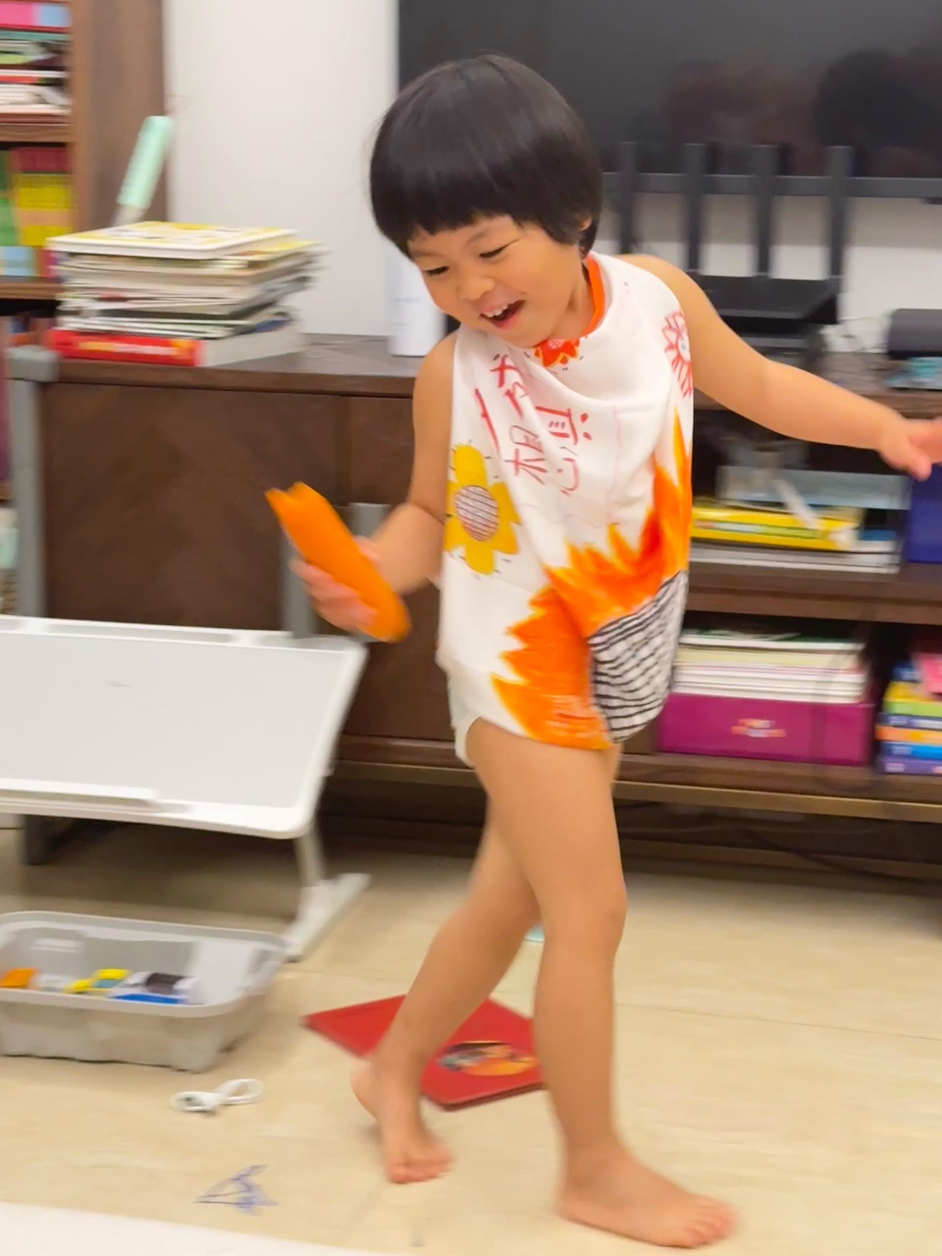 真正的超模，随手捡起一块破布都能穿成时装 