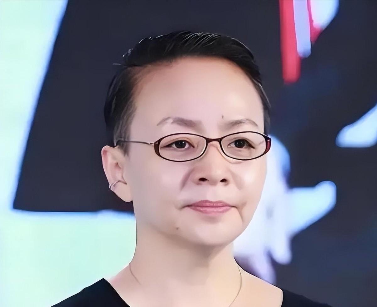 章子怡和宋丹丹为“剧本和演员谁重要”撕了七年。
在《她城》片场，她们找到了答案：