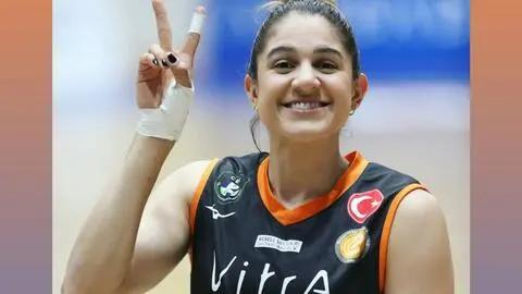 [碰拳][点亮平安灯]津沪女排对决第3局，双方缠斗到35平。最终上海队37:35