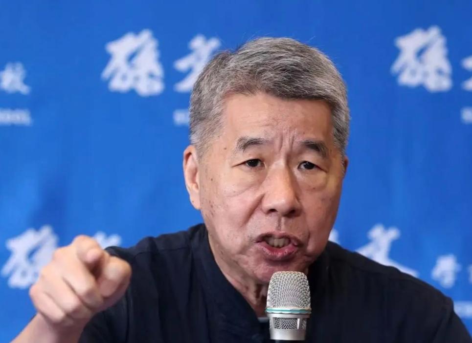 7800亿新台币的军购案，终于还是通过了。
张亚中算了一笔账，看完让人沉默：78