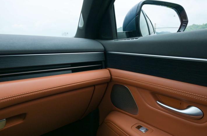 带父母重走青春路！问界新M7让梅雨自驾变暖心之旅
退休老爸总想带老妈重走当年插队