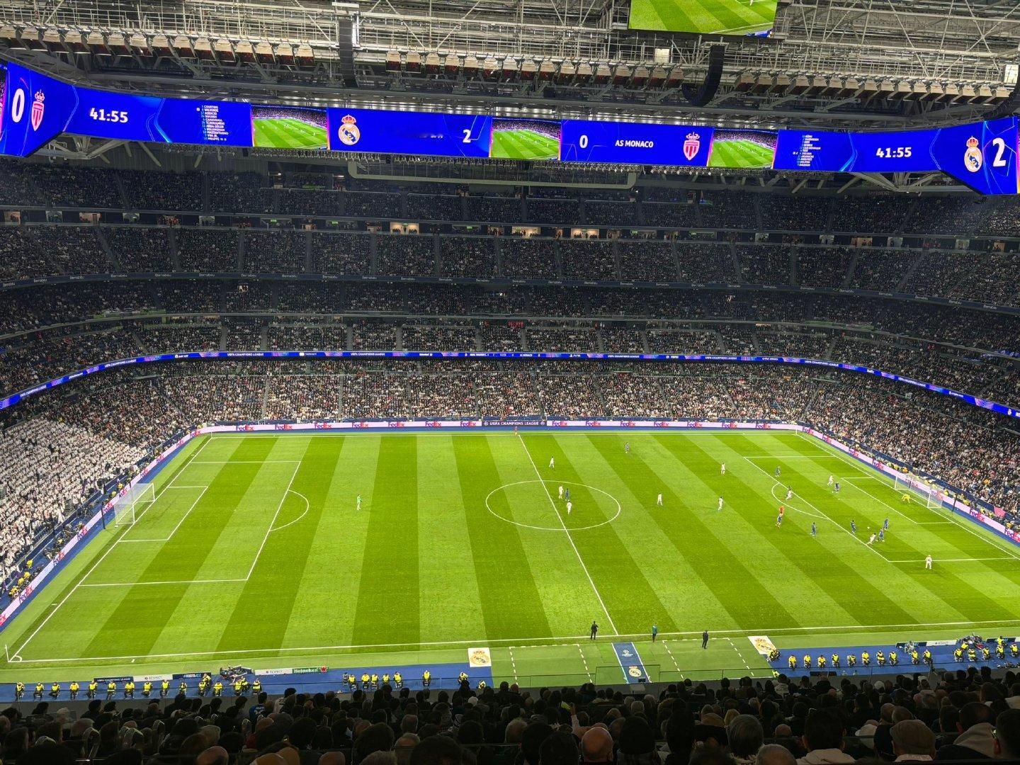 【ESPN记者 Rodra】当有部分看台开始对威尼修斯发出嘘声时，伯纳乌的其他球