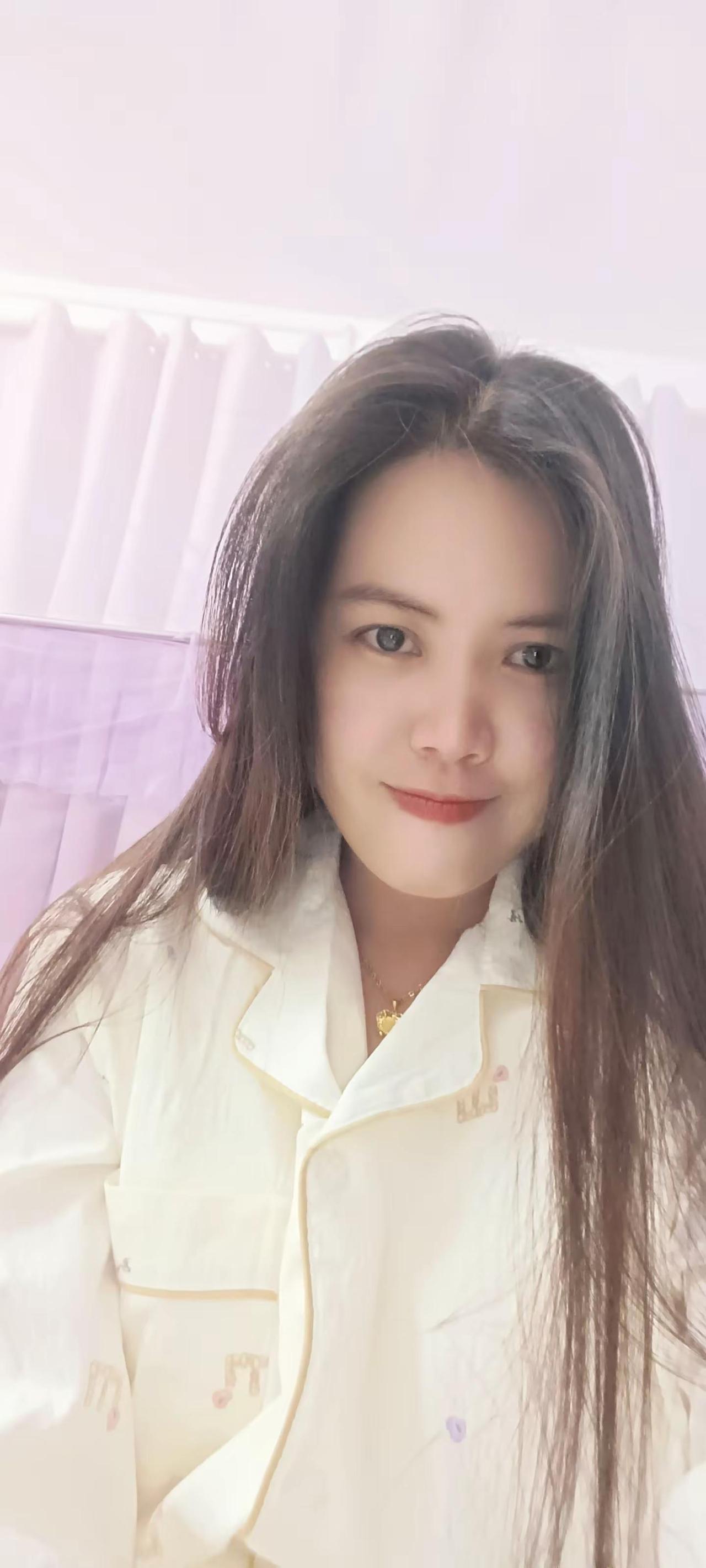 喜欢你的人不管你做什么都会喜欢你……懂你的人才配得上你的余生 ！你爱我，我也爱你