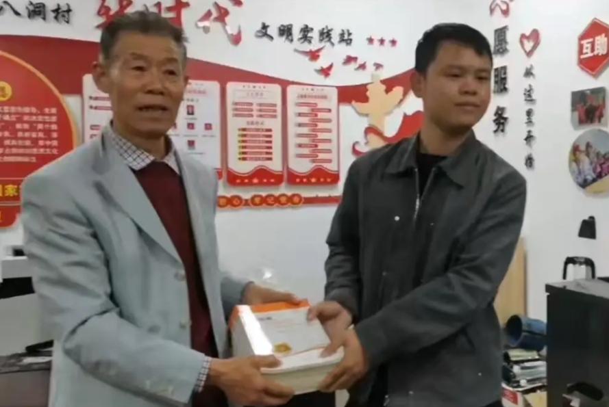 十八洞村：西北农林科技大学安成立教授，把他的科研成果《猕猴桃充分授粉技术研究与应