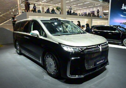 岚图梦想家山河上市售70.99万！四座隔断+50 英寸巨幕，全温域快充+四重安全