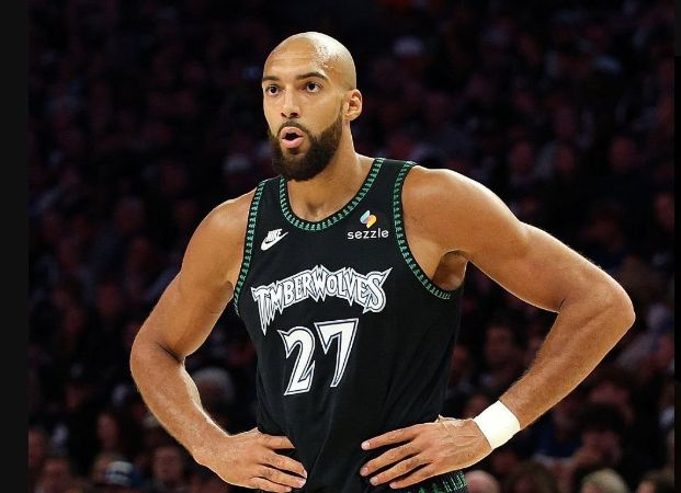 NBA交易动态汇总:雄鹿对字母哥要价不切实际凯尔特人有意两大内线北京时间6月20