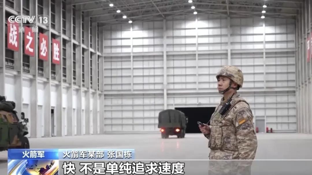 2月27日，据央视新闻直播间报道，近日，火箭军某部开展了一场战备拉动演练，完全是