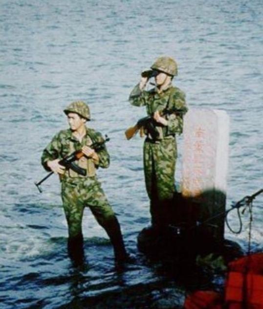 1990年，我国驻南薰礁的11名战士突然失联，在后续调查中，发现11名战士6人死