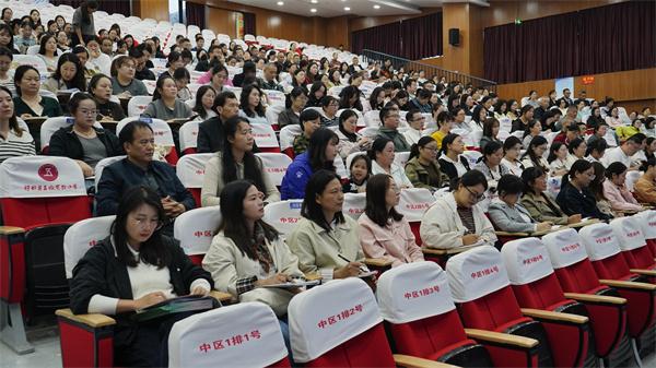 教育最无奈的现状：职称越高，离课堂越远
 
从事教研工作三十余年，常年深入各校听