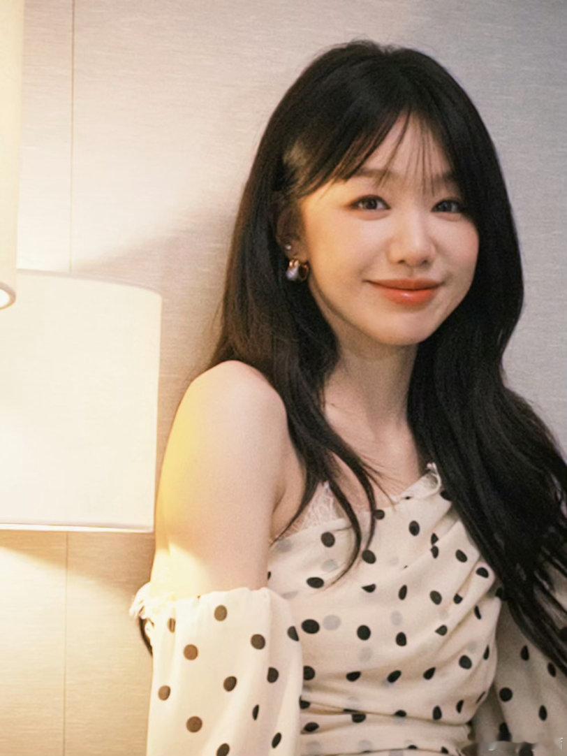 饶雪漫回应浪姐帮徐梦洁站台 饶雪漫暖心回应为徐梦洁站台，直言她善良元气，和自己笔