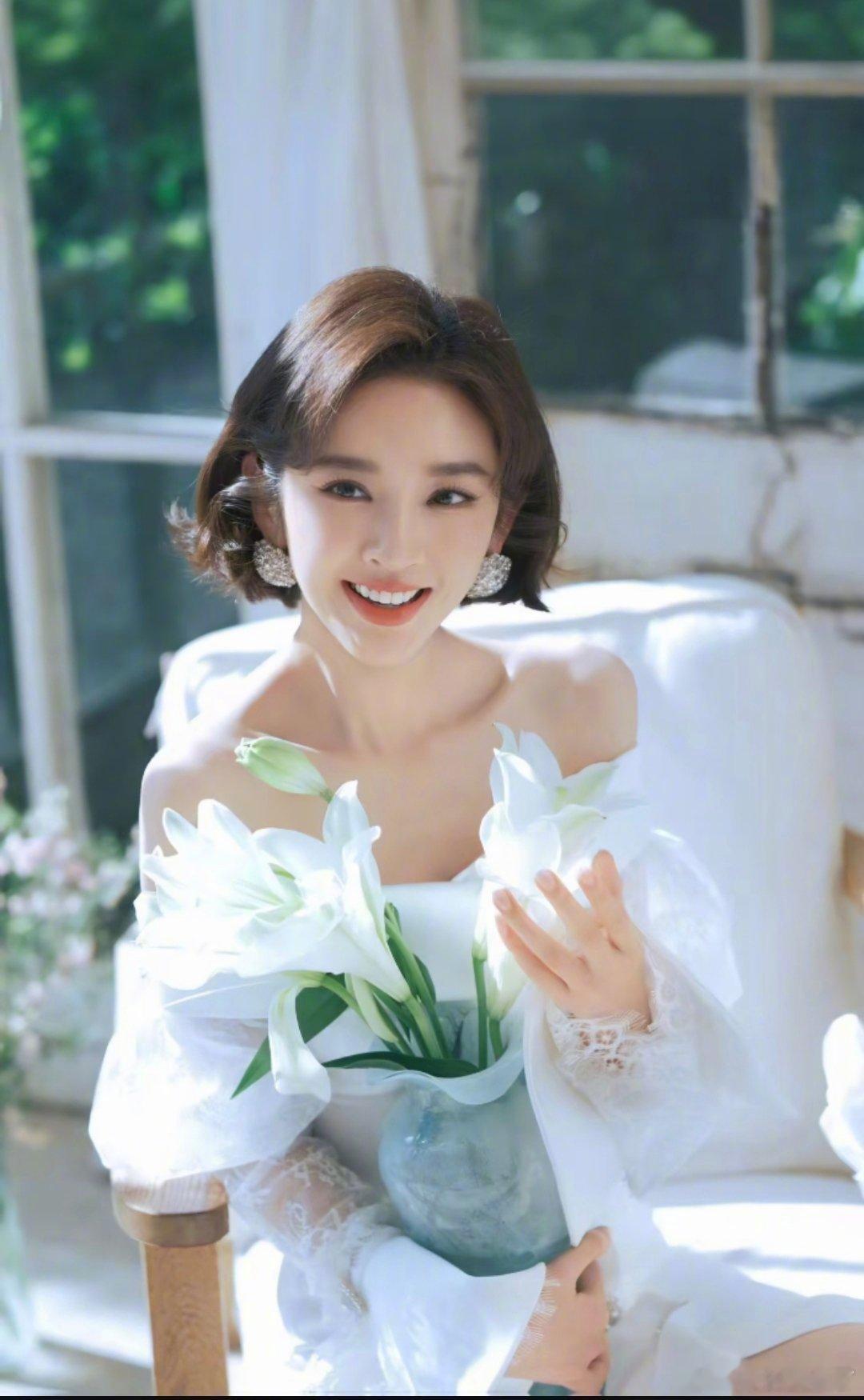 唐艺昕叫本名有种我妈在叫我的感觉第一次知道唐艺昕的本名是唐婷，感觉很有年代感啊 
