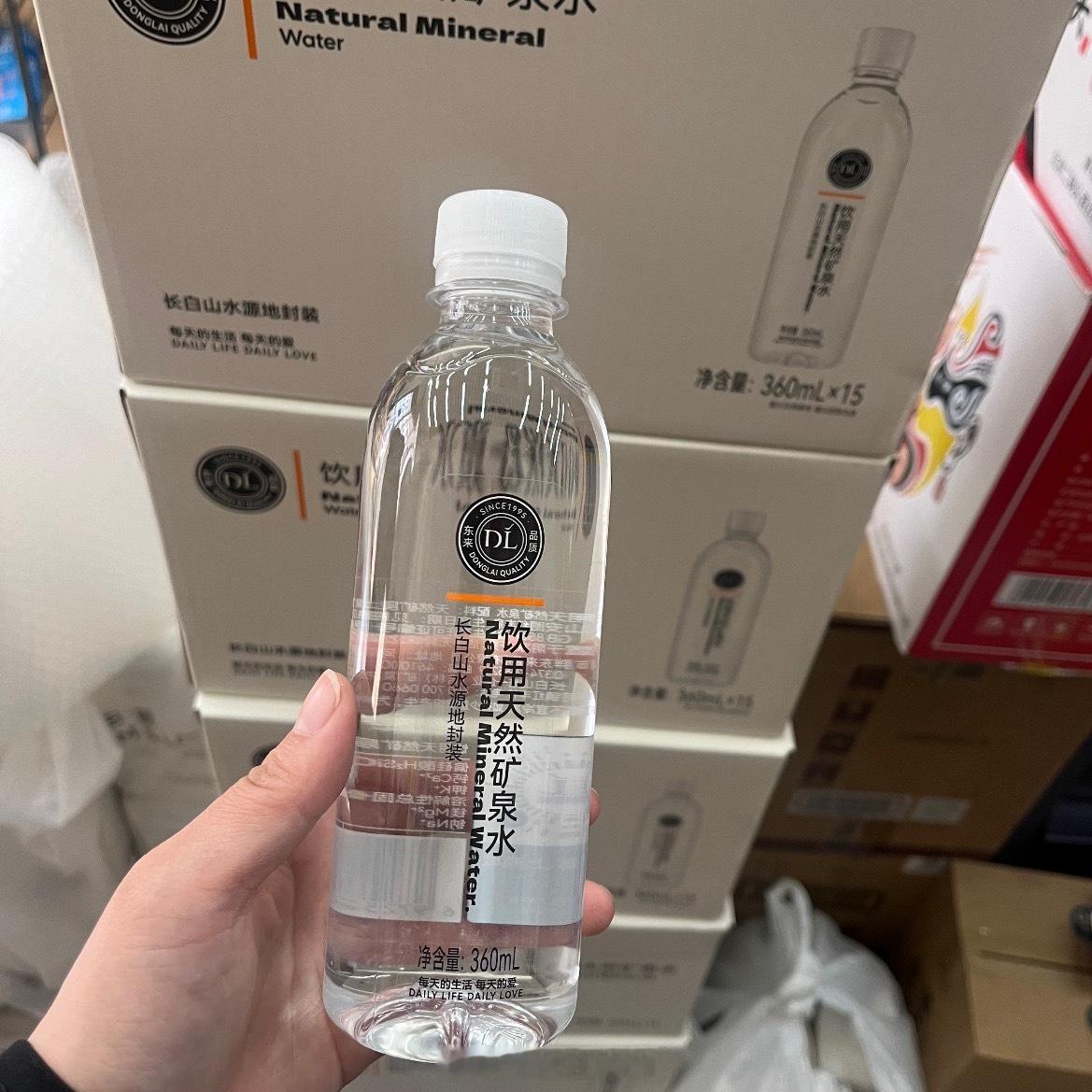 胖东来遭哄抢矿泉水为纯物理过滤看了一圈！一瓶算下来一块多，这个价钱能买到这种纯粹