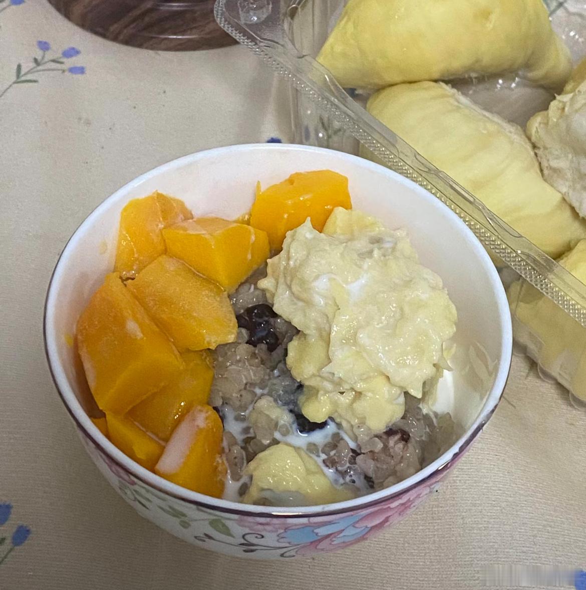 当我意识到粽子只是一种形状榴莲芒果牛奶粽子，好吃的我嘴角下大雨