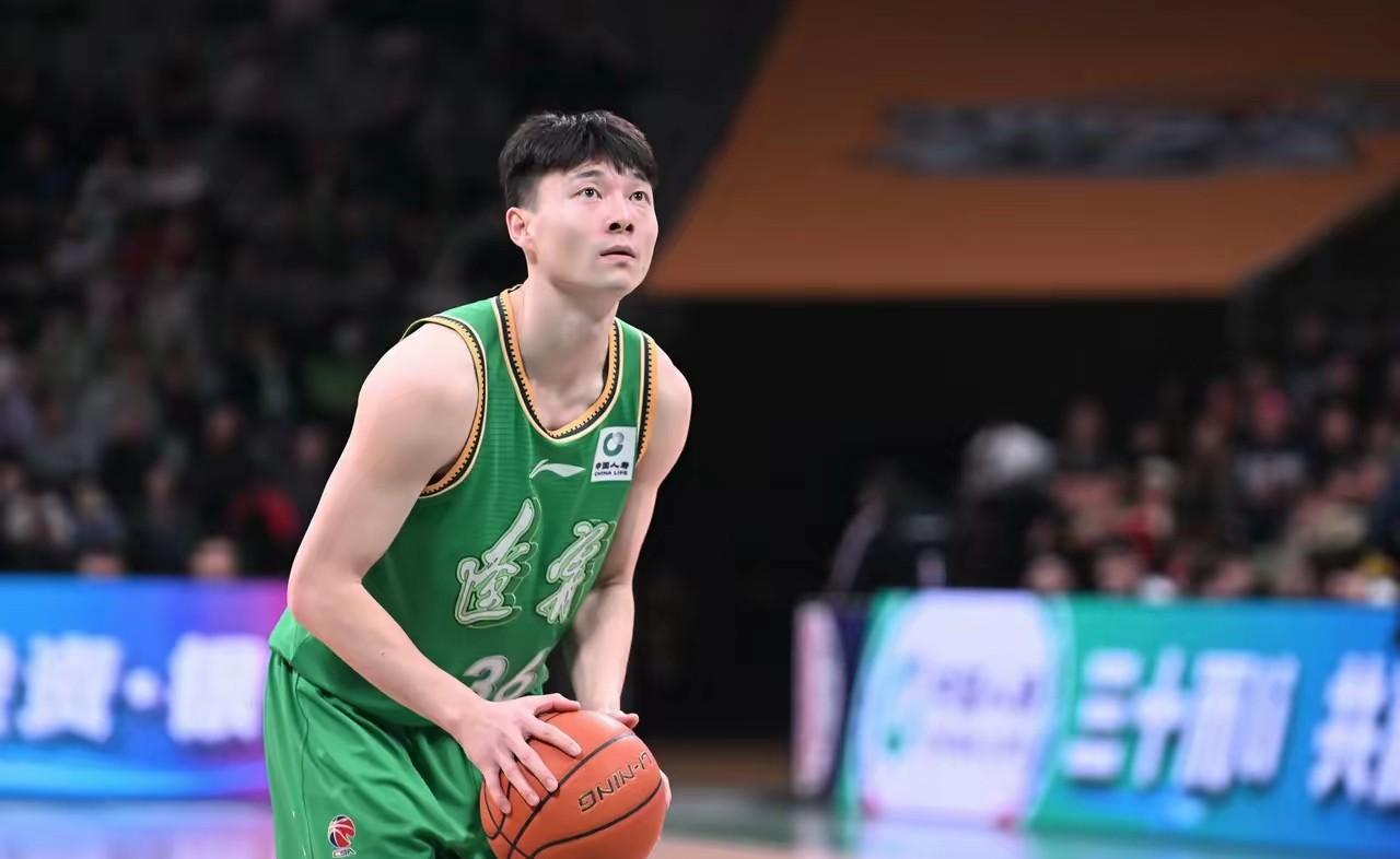 手帝我只要不投篮，我就不犯错，这句话最近在辽宁球迷圈子里传得挺广，倒不是球员自己