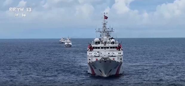 8月30日，中国海警在黄岩岛领海及周边区域展开执法巡航。万山舰、达濠舰、海鸥舰组