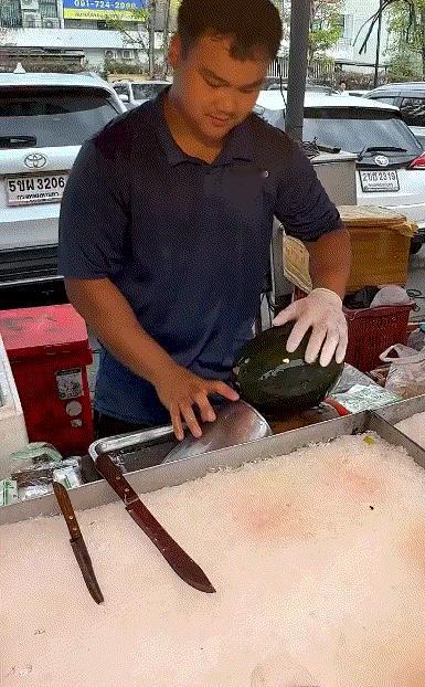真是三百六十行
行行出状元
这瓜削的
干净利落[赞]