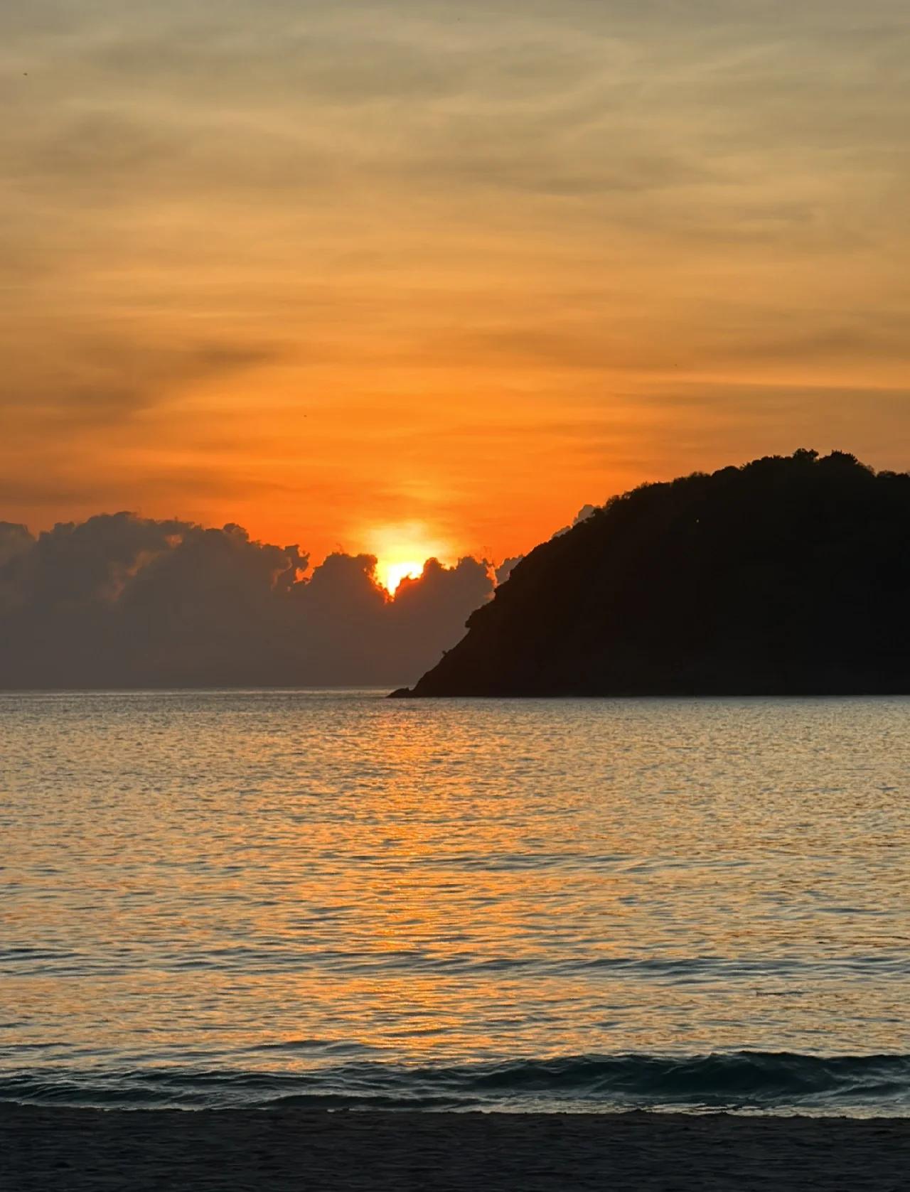 天蝎座和摩羯座可以说是
12星座中最无敌的两大星座
假如一个摩羯妈妈生了一个天蝎