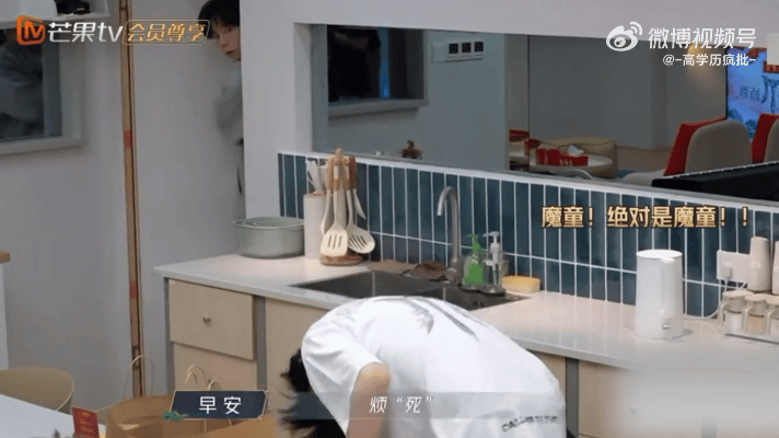 早安被登陆少年追着杀 早啊早啊！刷到登陆少年追人的片段，嘴角直接咧到耳根，这哪是