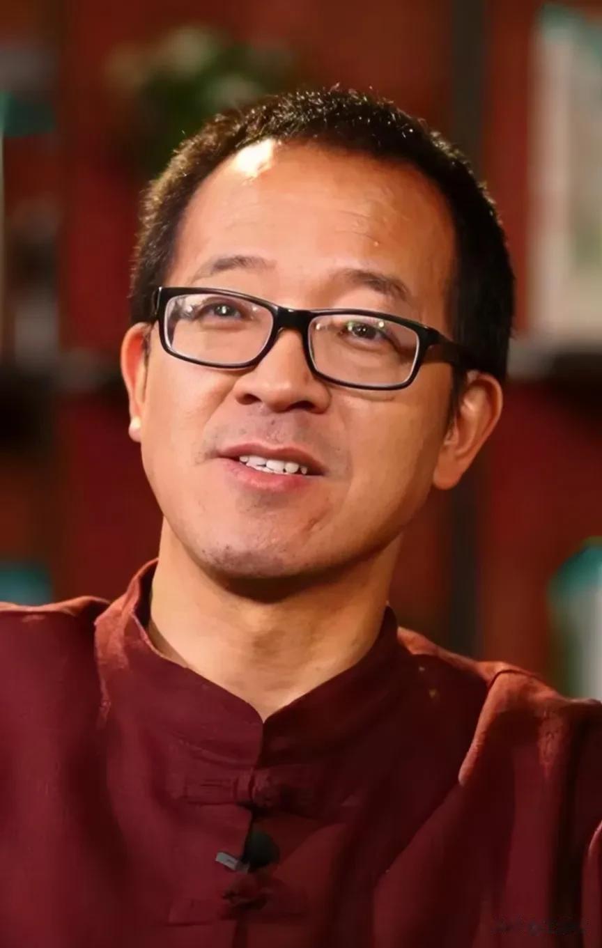 俞敏洪说:今年年初，湖南巫家坝收费系统出现故障，几万辆车排成长龙，延续几公里远，