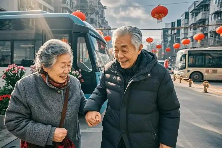 走进2026年七月中旬，人社部、财政部的官方平台依旧没有发布本年度的养老金调整红