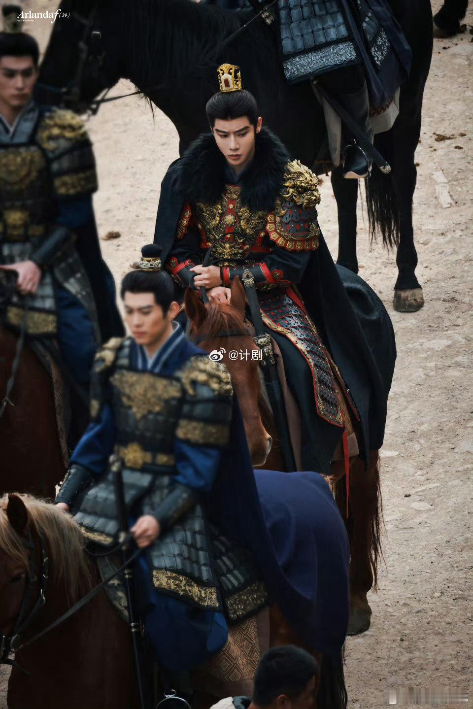 代高政主演嫁金钗路透中几个侧影镜头就很有气场，那种不怒自威的感觉拿捏得不错。好的