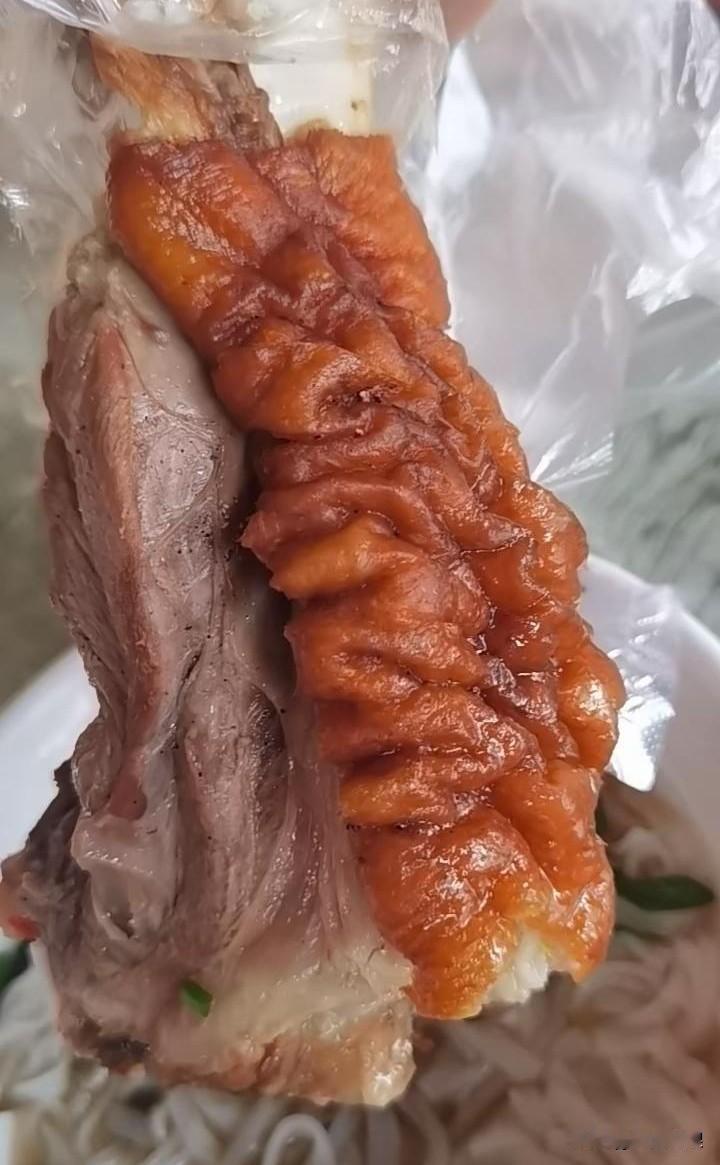 之前图省事囤过三次，鱼香肉丝、梅菜扣肉这类热门款都试过，加热10分钟就能上桌，省