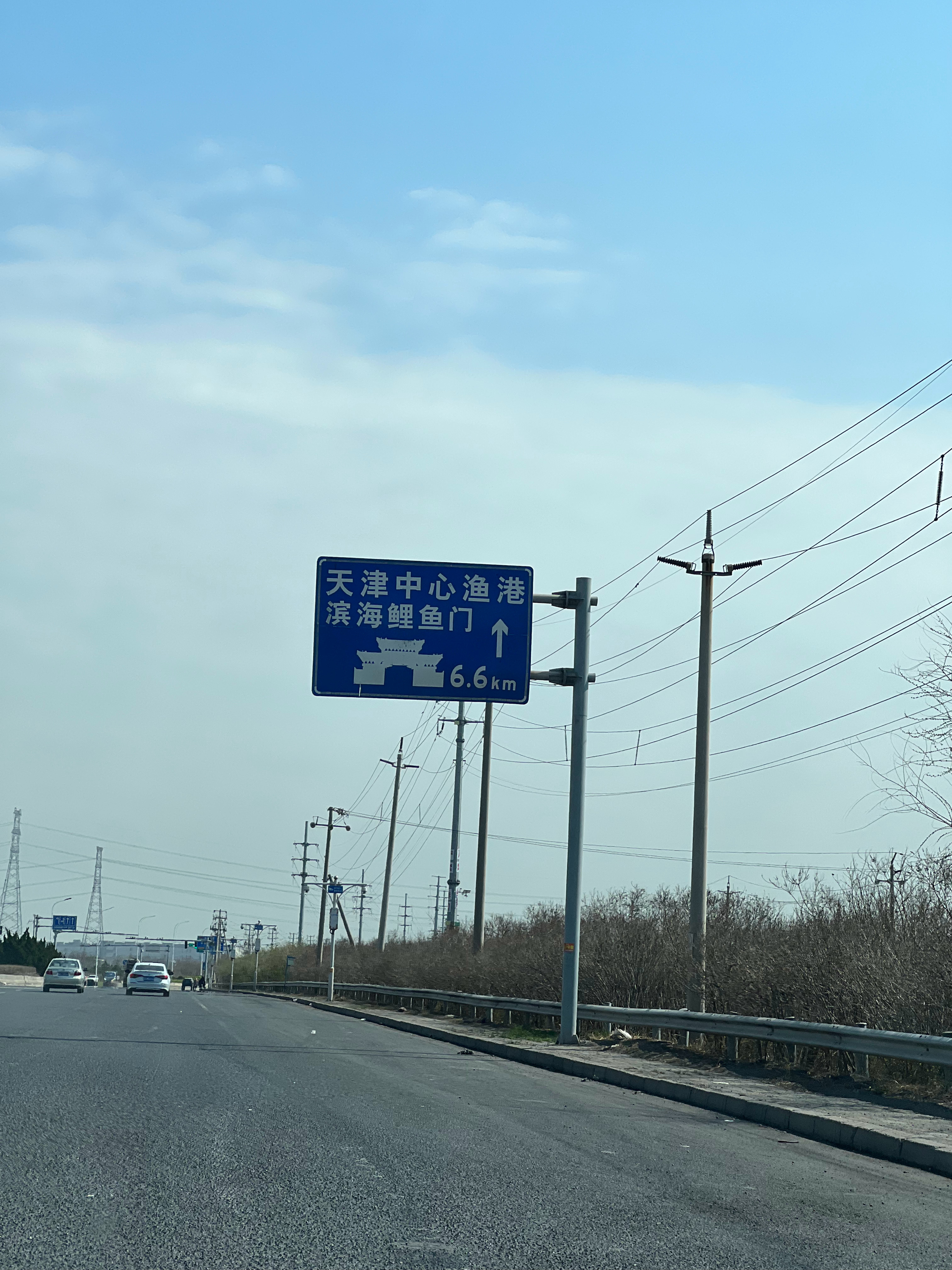 开出来溜达一圈这鲤鱼门可是当年我被隔离的地方还路过了一汽丰田新能源中心，据说效益