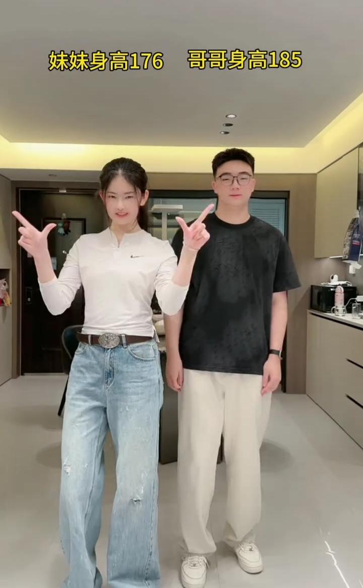 龙凤胎兄妹，妹妹身高176，哥哥身高185。
