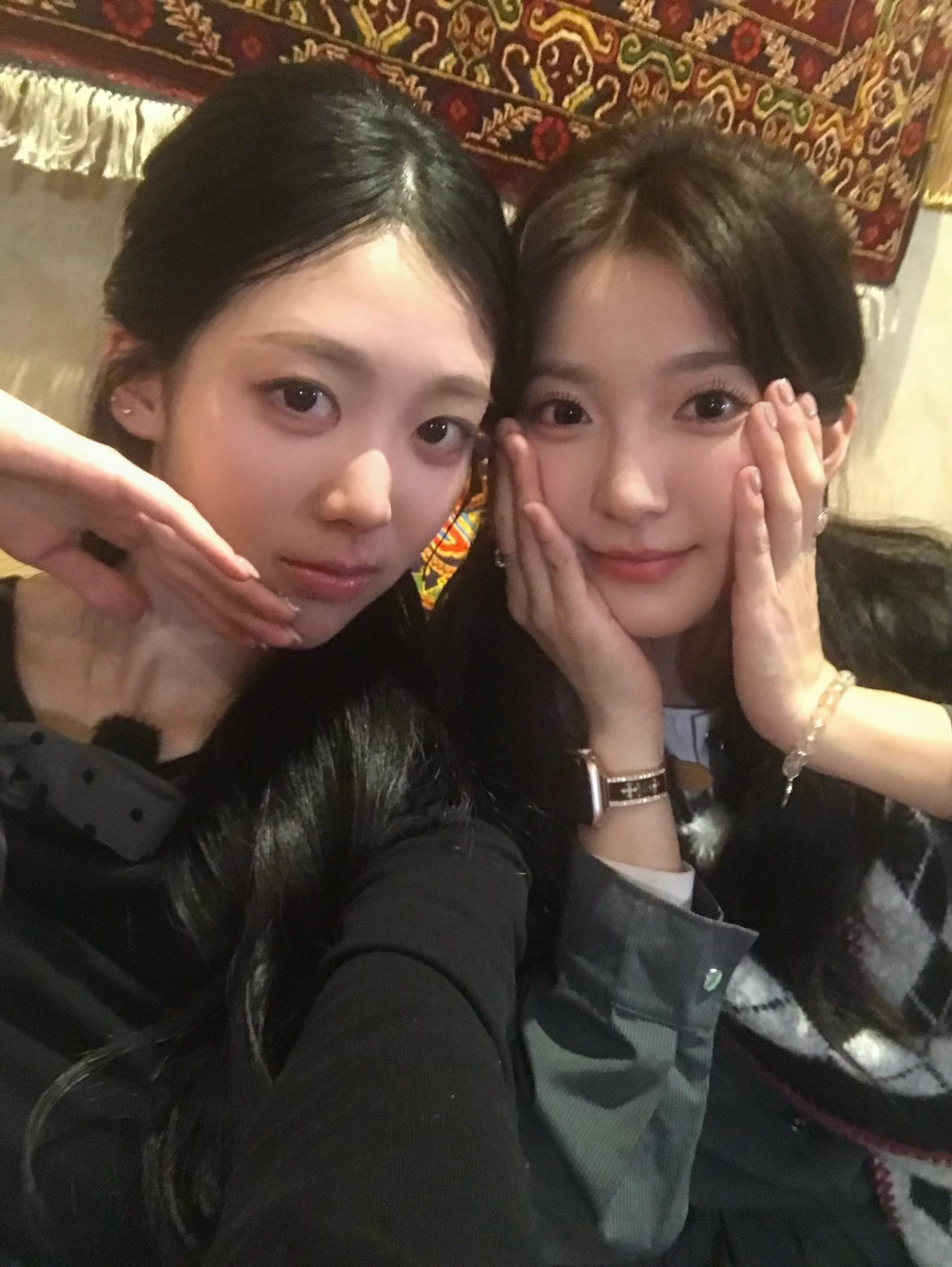 📸。姚小怂第一次当众听留言 没敢露出任何表情破绽🕶️ 看似云淡风轻...