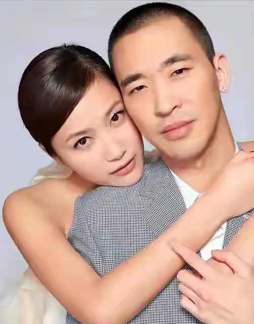 徐静蕾黄立行相恋超16年徐静蕾和黄立行却用16年的漫长时光，书写了一段令人称羡的