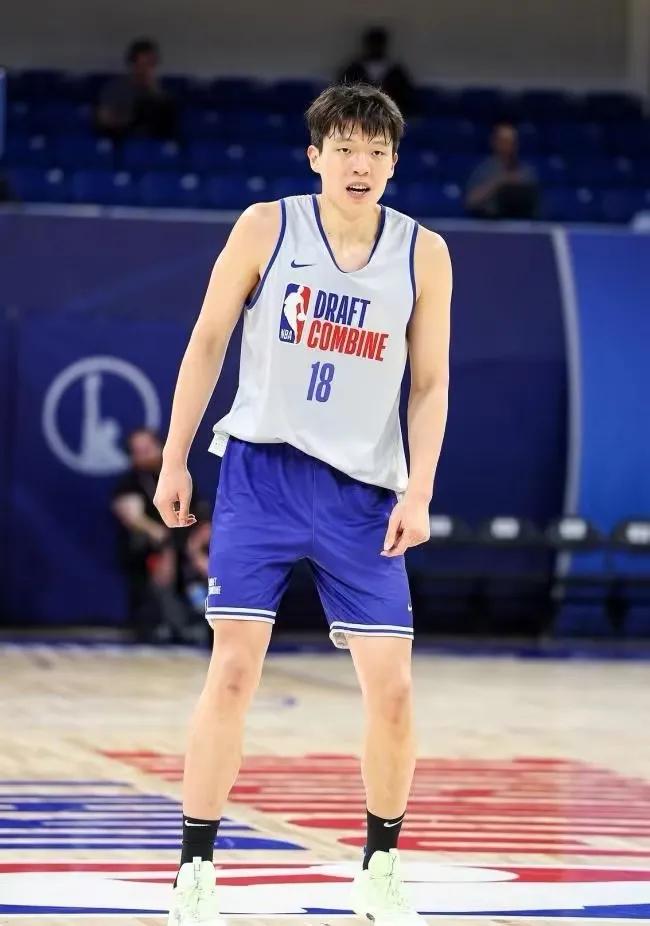NBA Draft Room将亚杨瀚森捧到了首轮22位，于是很多球迷说，这是一个