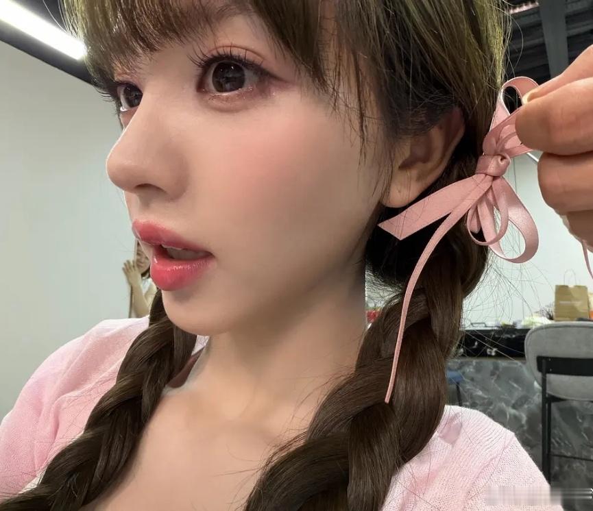 田曦薇侧脸怎么和赵露思这么像 