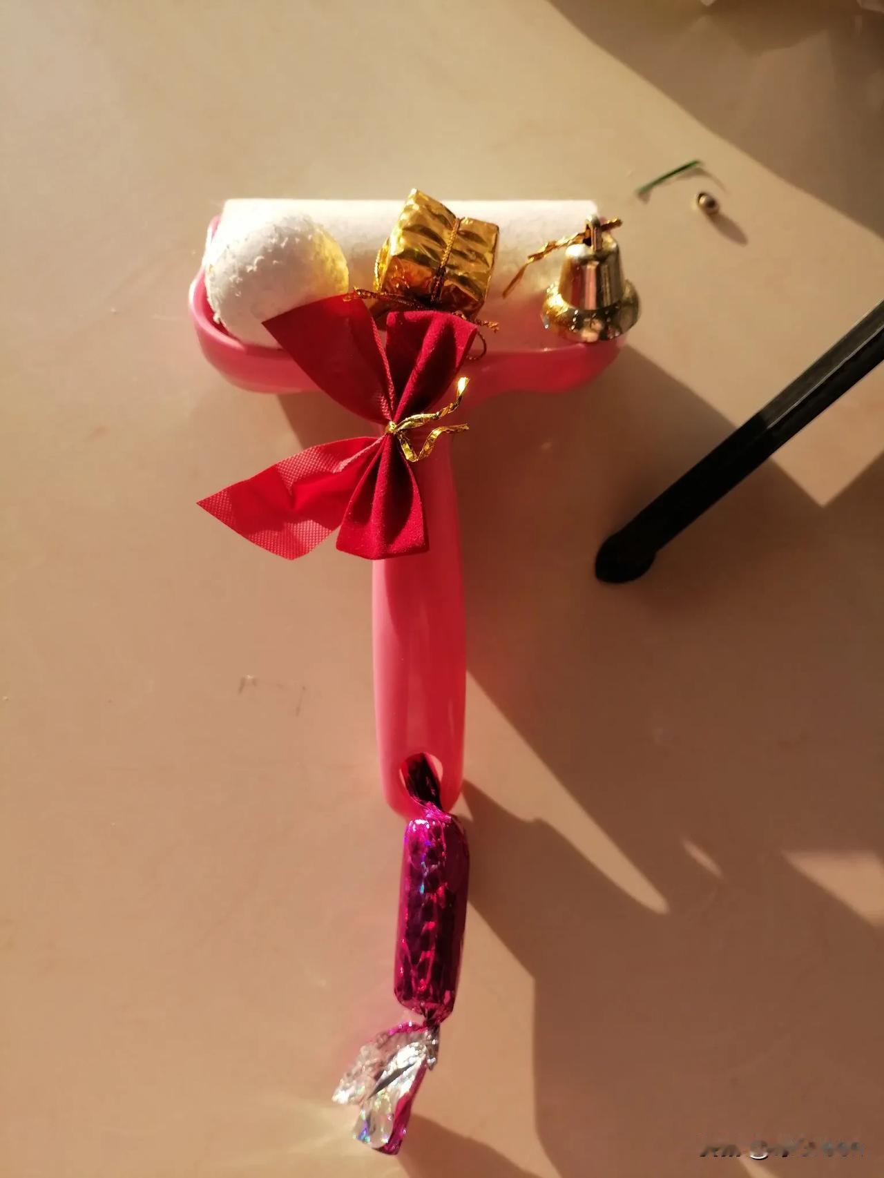 昨天有人给我留言说“关你屁事”。我把她评价删了，而且加她黑名单了。实话说，我有点