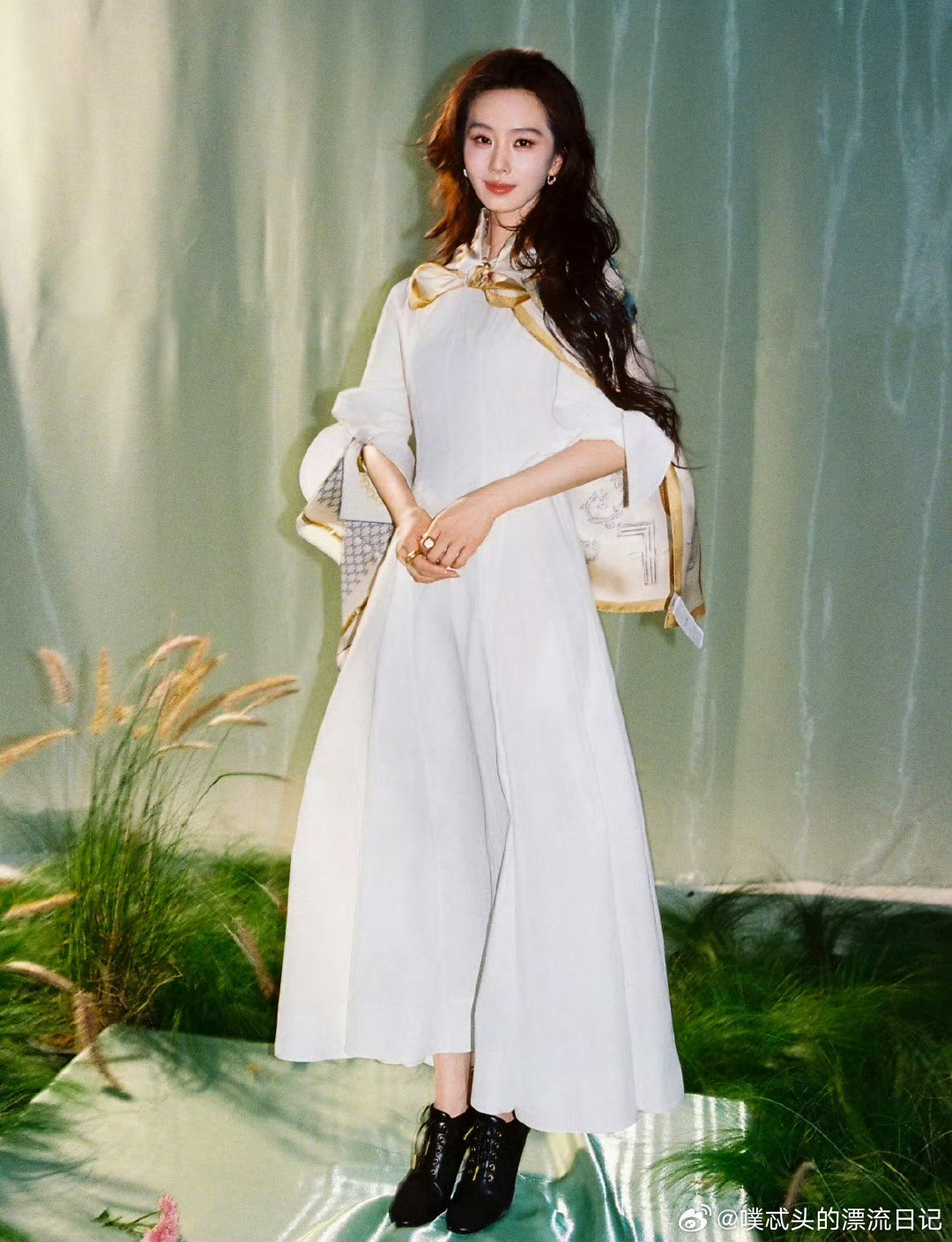 刘诗诗生日捧花撕拉片刘诗诗嘟嘴撕拉片杨幂连续五年为刘诗诗庆生诗诗的生日物料是开了