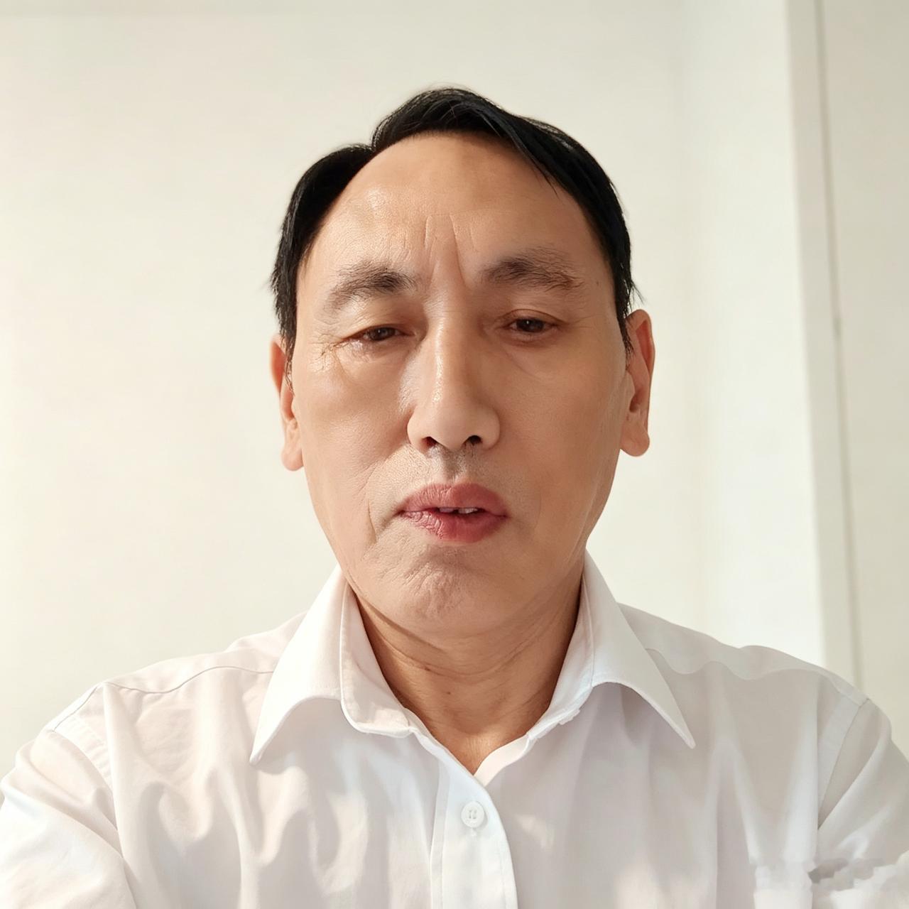 各位新老朋友们，跟大家说个小事儿。
 
从今天起，我这账号正式改名叫「妙笔陈大叔