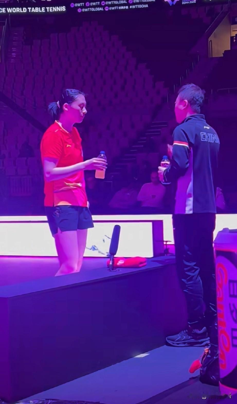 陈熠的场外教练也是马琳。
在昨晚的女单1/16决赛中，陈熠3-1战胜高桥·布鲁娜