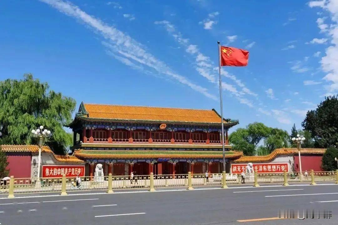 改革开放，与毛泽东思想一脉相承，不容任何人诋毁。
毛泽东思想里实事求是、群众路线