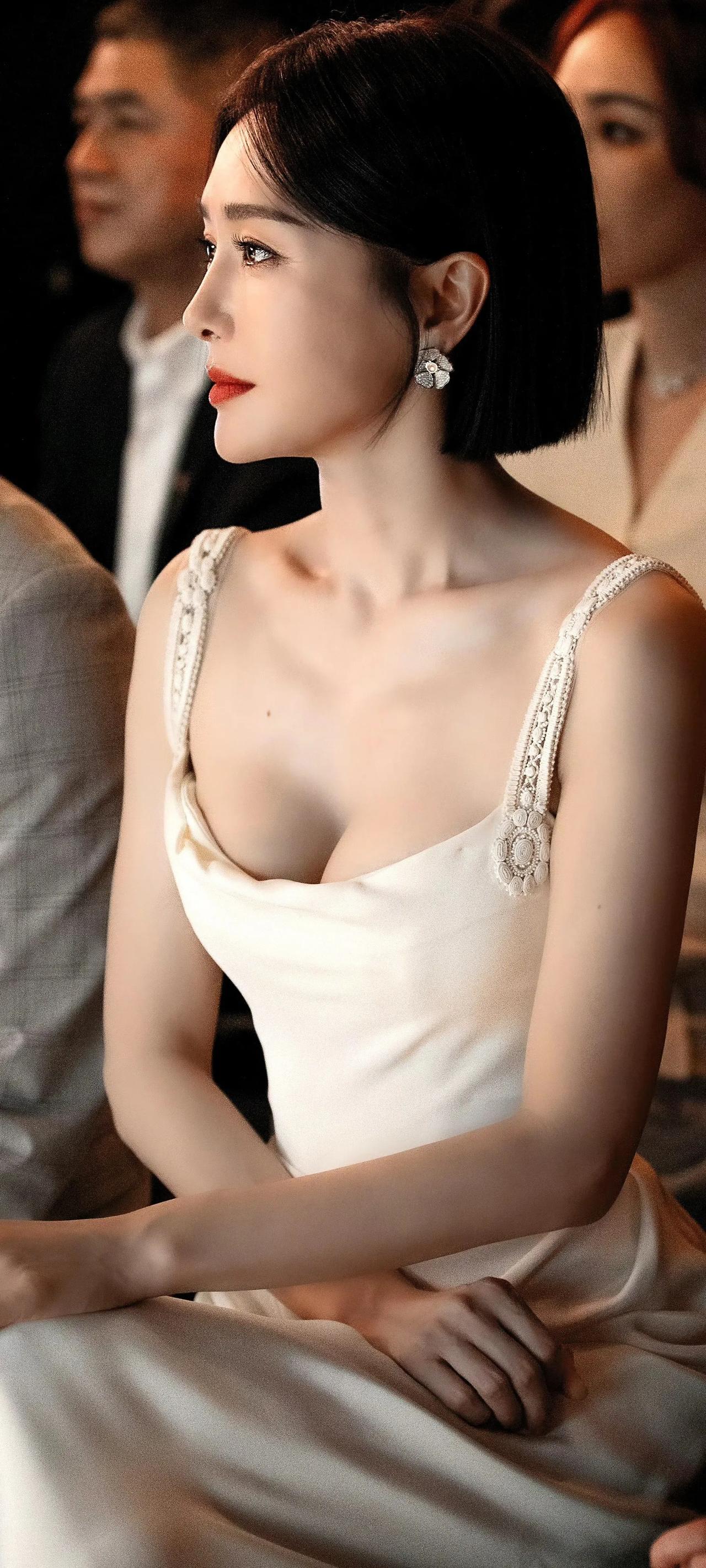秦岚美照秦岚身材 秦岚写真 秦岚壁纸 女人，是美貌重要，还是气质重要
