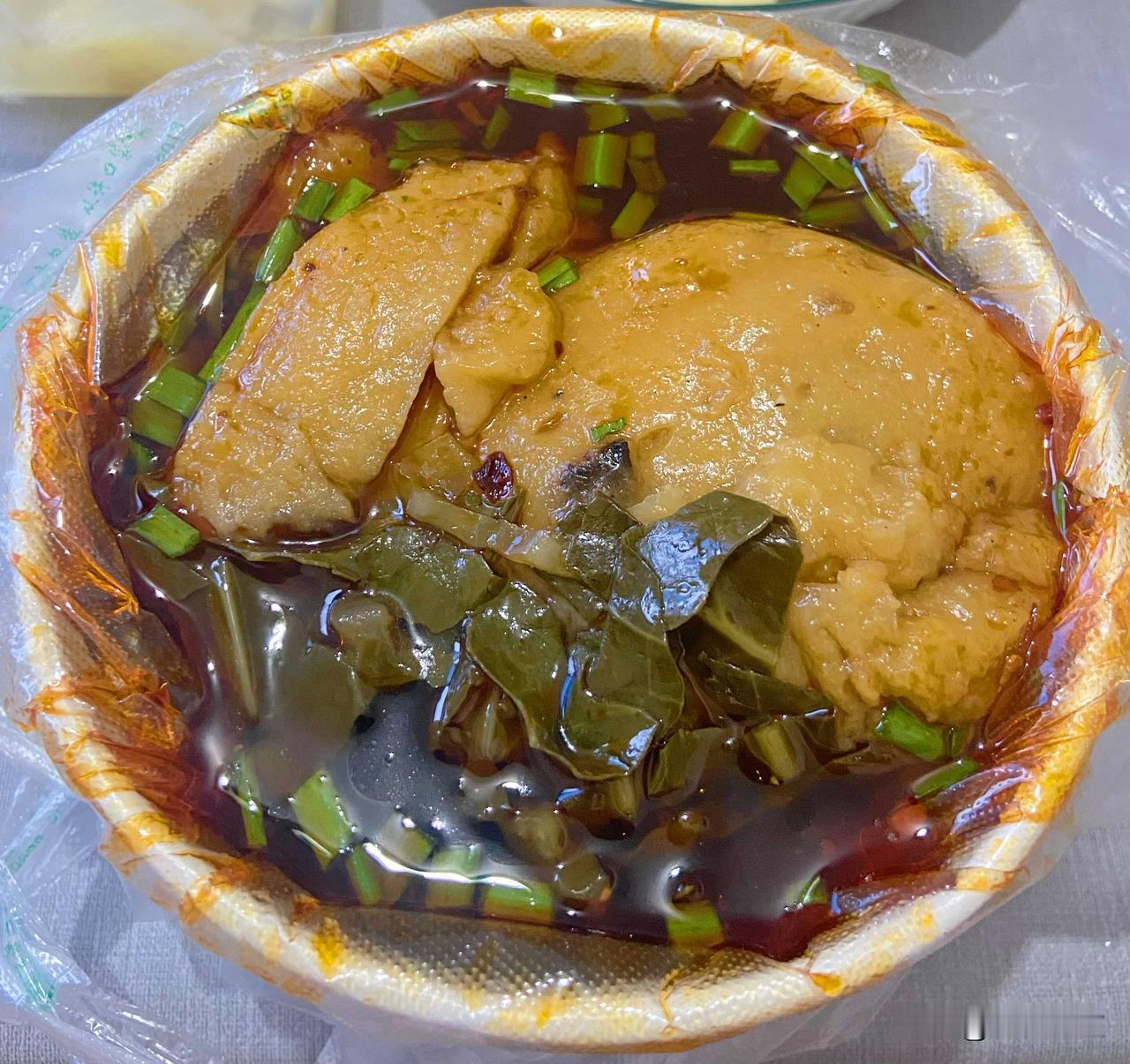 本来晚餐是这样的：水煮土豆  +  韭菜炒煎豆腐  +  寿司姜，哦，还有一个水