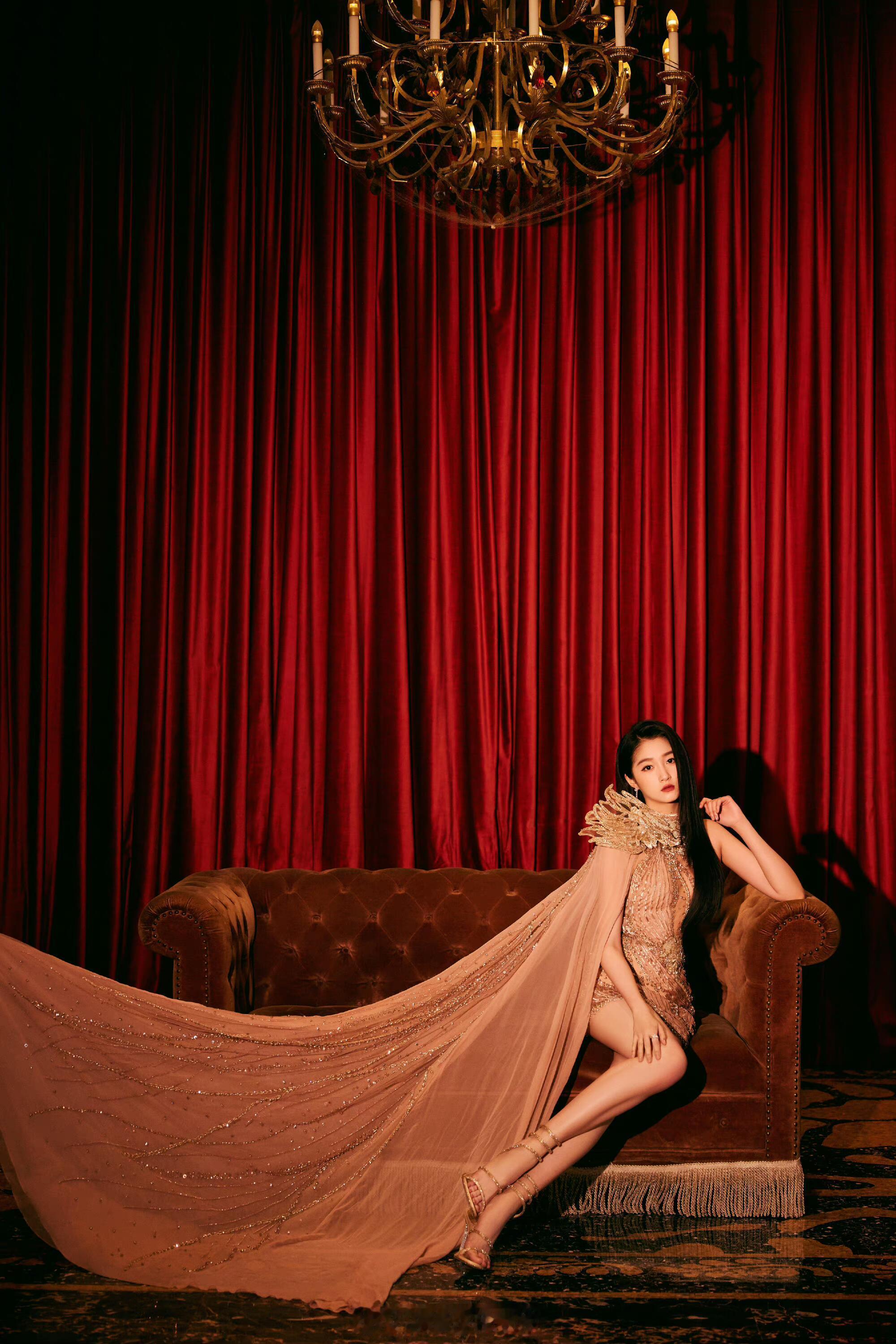 司晓迪曝关晓彤王安宇在一起了吃了一早上关晓彤的瓜，但是这大长腿还是那么好看。 