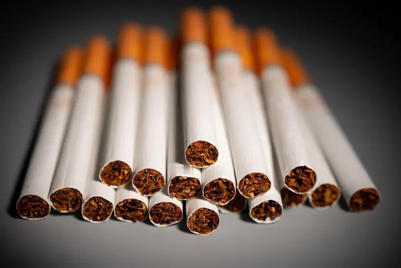 “老痰”酸菜出圈后
香烟就要凉了
 
不是烟不好卖
是腌菜厂的操作
把香烟也拖进